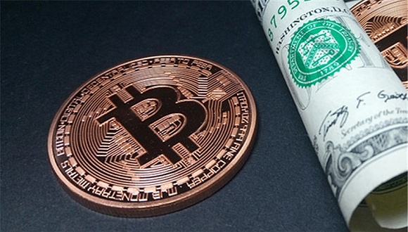 比特币跌破107000美元日内跌332%