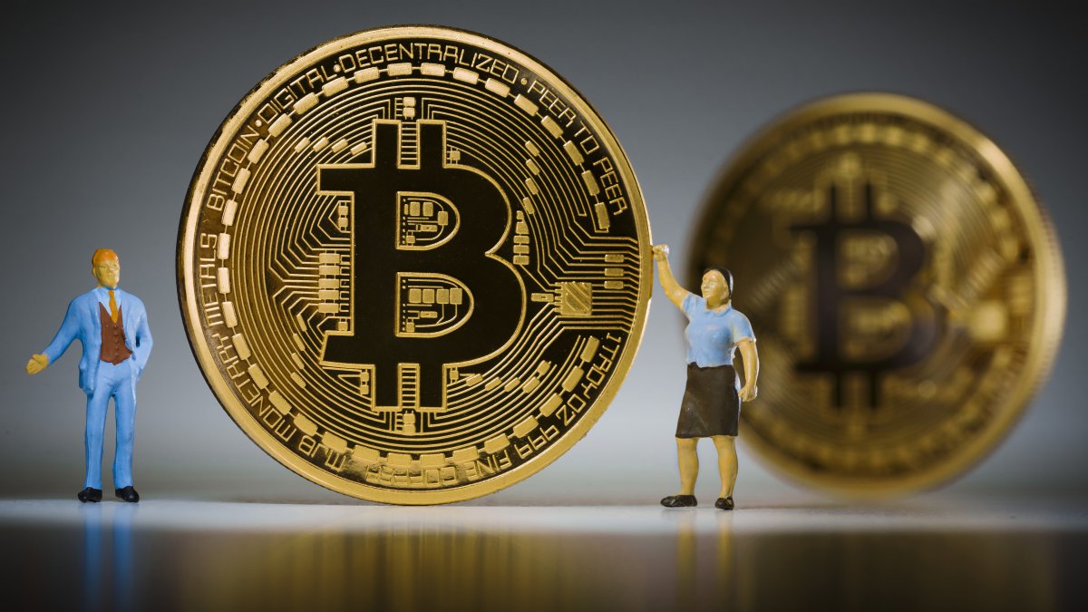 跌破10万美元只是开始？比特币“巨鲸”一个月狂抛450亿美元抛售潮或会持续到明年春季